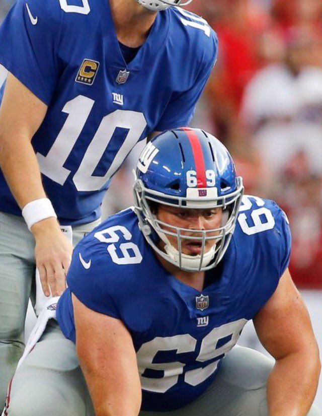darren_abel's tweet image. My favorite #69 is Weyburn’s own @brettjones69! The former @Giants  Center is seen here with Eli Manning. #WeyburnPride #WCSEaglesPride #RamsPride @reginarams