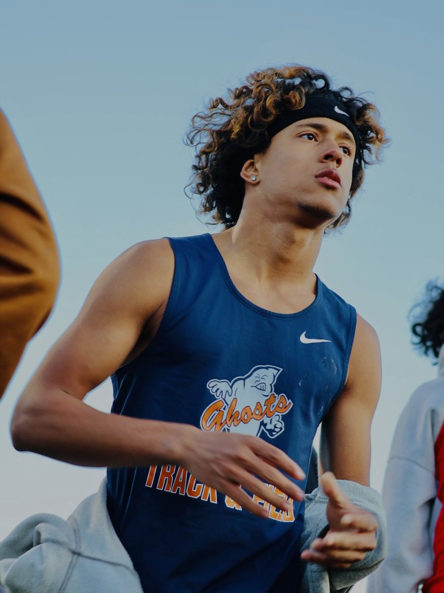 Benjamin Santos 
3.2 GPA 
CLASS OF 2026 
400m Specialist 
51.65 (49.85 split)