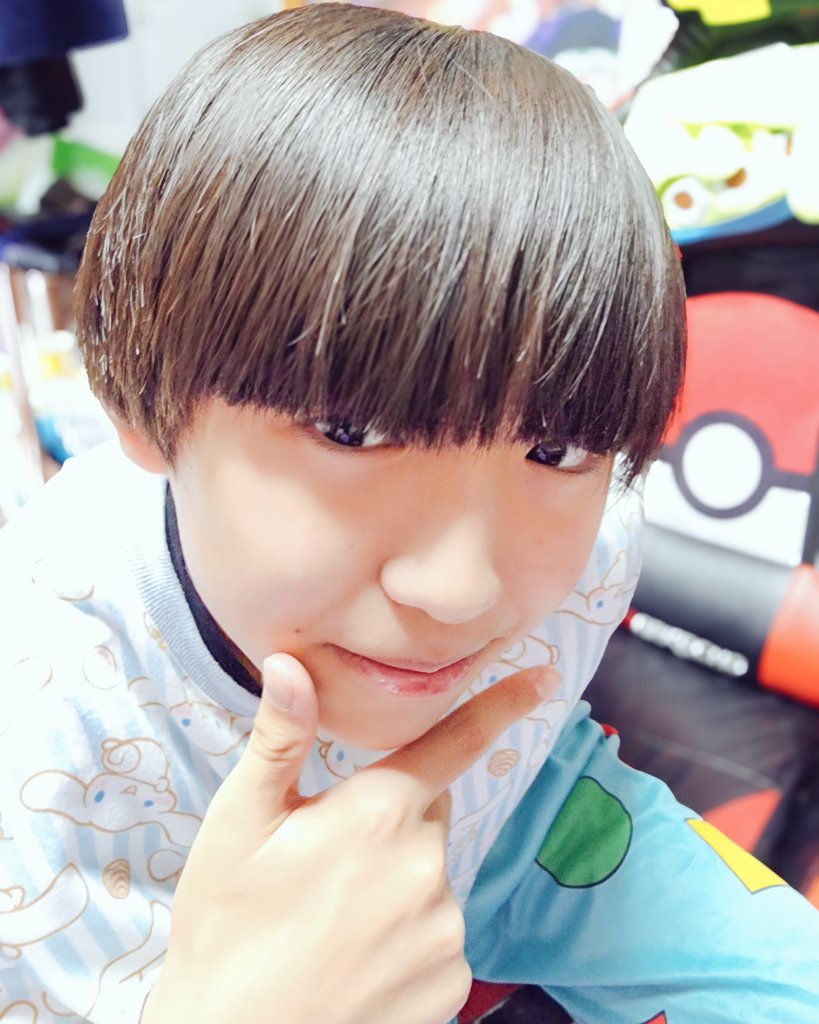 rentchannel's tweet photo. ついに中学校生活が始まったれんと☺️

なにやら中学生ライバーとしてミクチャ復帰するらしい！？㊙️

引き続き、フォトナのチャンネルとれおいちゃんねるもよろしくお願いします✅️

【寸劇】もうお兄ちゃんなんていらない！れんとお兄ちゃん総集編
https://t.co/mOwh56l5I1 https://t.co/9XxdNtM2Ks