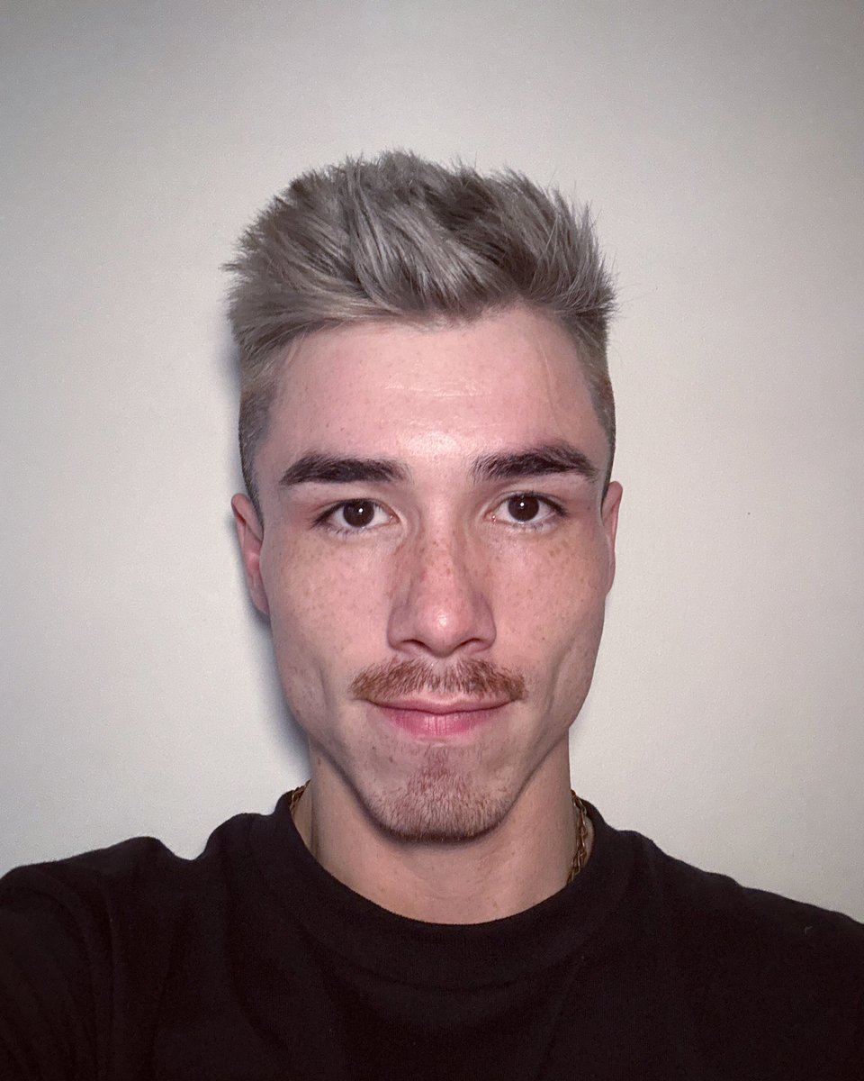 keeksieboy's tweet photo. Grey hair tease, I’ll do as I please – gay and naughty on my knees! 🍆 🧎😈🌈 #SilverSeduction https://t.co/8lb7qVEtkN