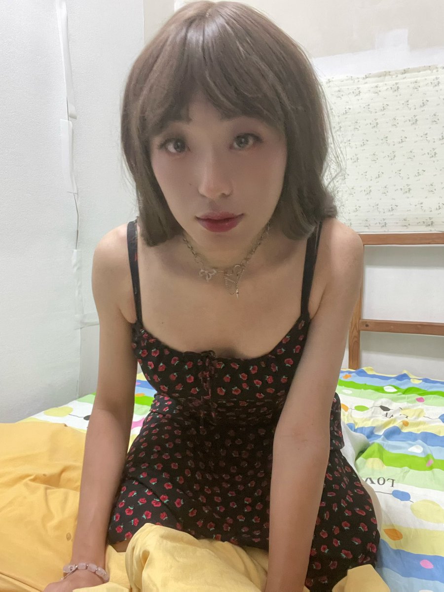 wjnjrwsg's tweet photo. Feel so weak lately, like I have no strength. I don't feel like doing anything… I used to love studying so much, but now I can't bring myself to do it. So frustrating!
身体总是软软的，一点力气也没有，什么都不想做……明明以前好喜欢学习的，好烦
#女装男子 #女装大佬 #Crossdresser https://t.co/R1Okd9rOVW