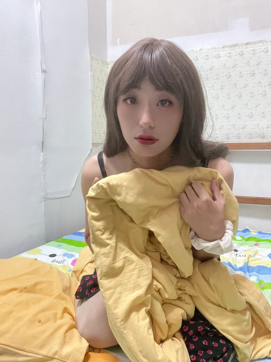 wjnjrwsg's tweet photo. Feel so weak lately, like I have no strength. I don't feel like doing anything… I used to love studying so much, but now I can't bring myself to do it. So frustrating!
身体总是软软的，一点力气也没有，什么都不想做……明明以前好喜欢学习的，好烦
#女装男子 #女装大佬 #Crossdresser https://t.co/R1Okd9rOVW