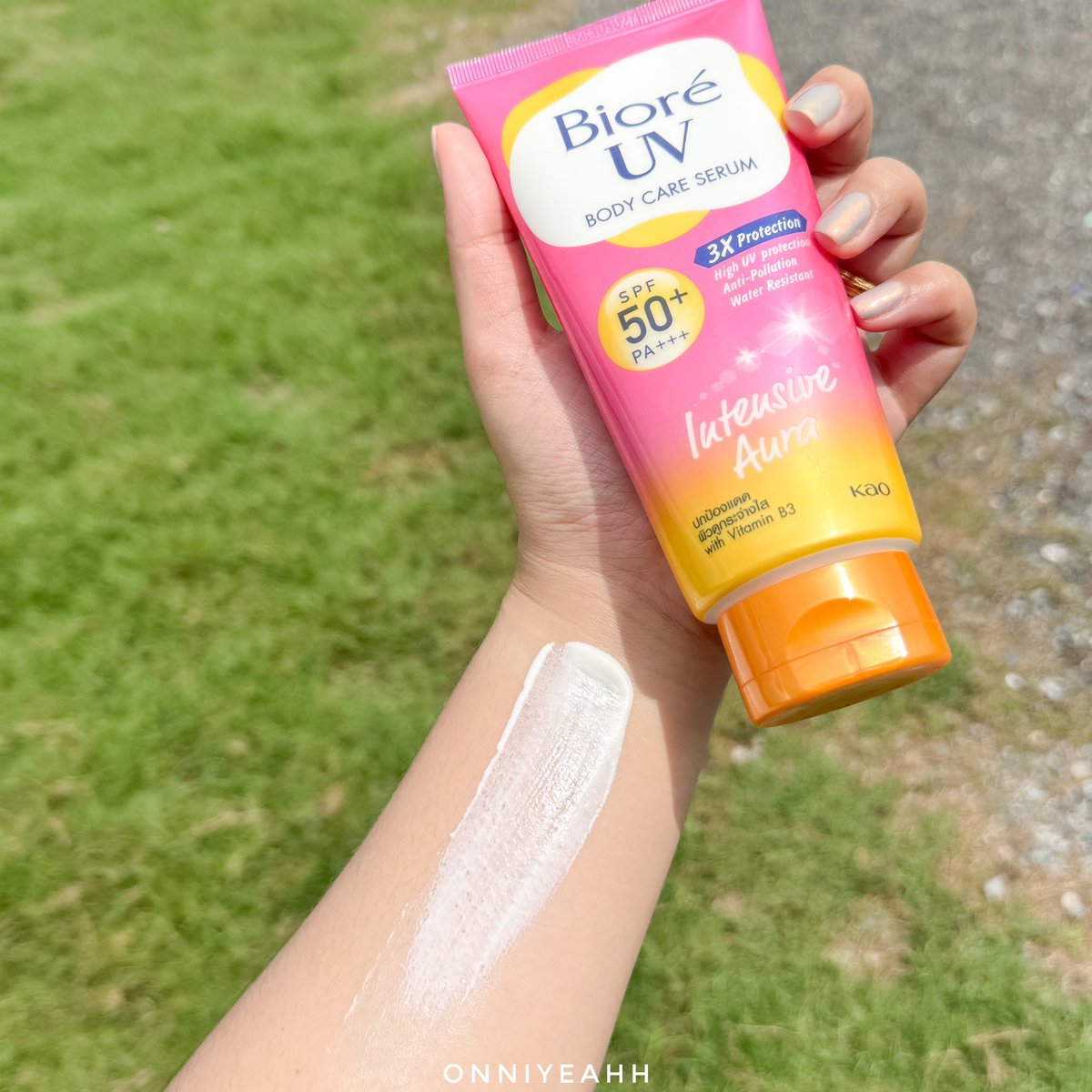 wch_reviews's tweet image. ใช้กันแดดมาหลายตัว ตัวนี้เวิร์คสุด! Biore UV Body Serum สูตร Intensive Aura💖ช่วยให้ผิวใสดูออร่าจริงใน 14วัน กันแดดตัวจริงต้องเนื้อเกลี่ยง่าย เบาสบาย ไม่เป็นคราบเหลืองติดขอบเสื้อเลย ยิ่งอากาศร้อนๆควรพกไว้เลย กันน้ำ กันเหงื่อดีด้วย☀️ 
#Biore #BioreUVBodySerumNew #กันแดดตัวจริง