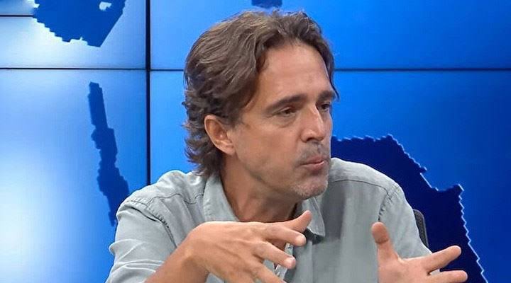 emrullaherdinc's tweet photo. Gazeteci arkadaşlarımız Murat Ağırel ve Timur Soykan gözaltına alındı, evlerinde arama yapılıyor. 

Murat Ağırel ve Timur Soykan yaptıkları haberlerle birçok çetenin ortaya çıkmasına ve kamuoyunun aydınlanmasına katkı sunan iki kıymetli gazeteci arkadaşlarımızdır.

Gazetecilik suç değildir.