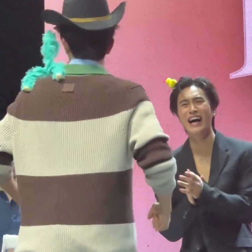 farafafung's tweet image. ใครจะเอ็นดูโฟ้ดได้ตลอดเวลาขนาดนั้น
เจมีไนน์ :