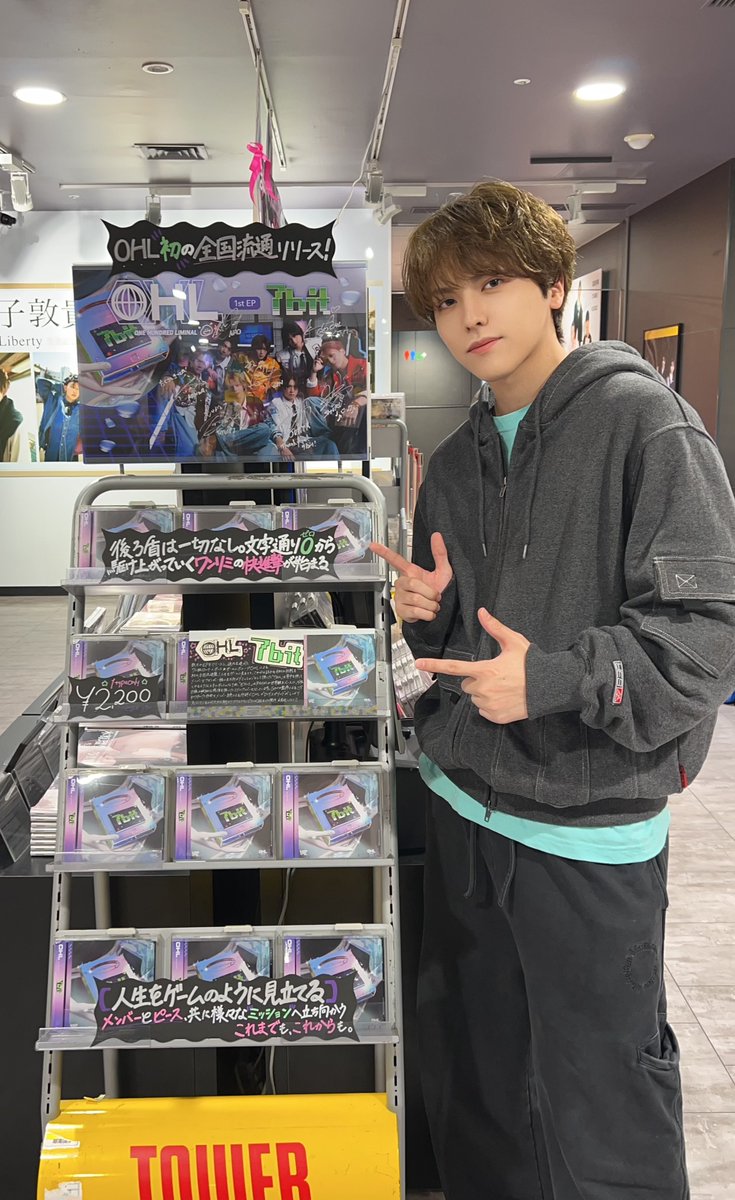 shuru_ohl's tweet photo. 1st EP『#7bit』リリース初日にタワーレコード渋谷店さんに行ってきました💿
皆さんもお近くにお越しの際は是非!!
#OHL_7bit #タワレコ渋谷30th https://t.co/gza0dzctCJ