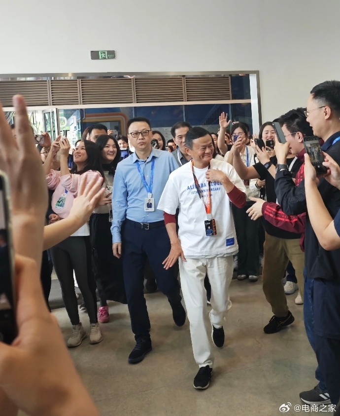 shanghaidaily's tweet image. #Alibaba founder #JackMa made an appearance at #AlibabaCloud Valley Park on Thursday, wearing a white T-shirt printed with &quot;15th Anniversary of Alibaba Cloud&quot; and sporting an employee ID badge.