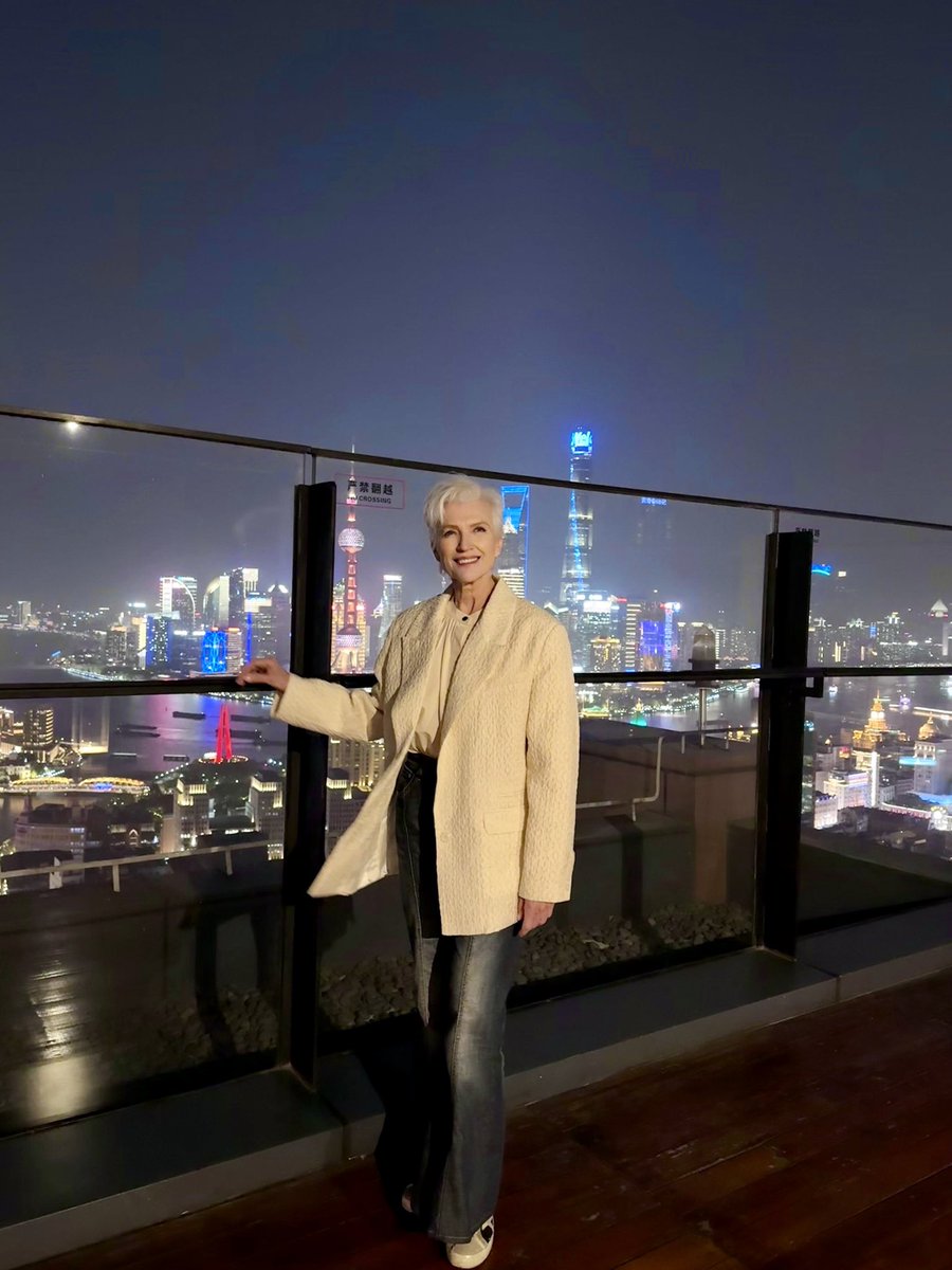 mayemusk's tweet image. Beautiful Shanghai nights.
Teslas everywhere @Tesla_Asia 👏👏
Another fun visit.