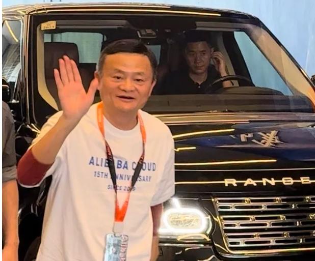 shanghaidaily's tweet image. #Alibaba founder #JackMa made an appearance at #AlibabaCloud Valley Park on Thursday, wearing a white T-shirt printed with &quot;15th Anniversary of Alibaba Cloud&quot; and sporting an employee ID badge.