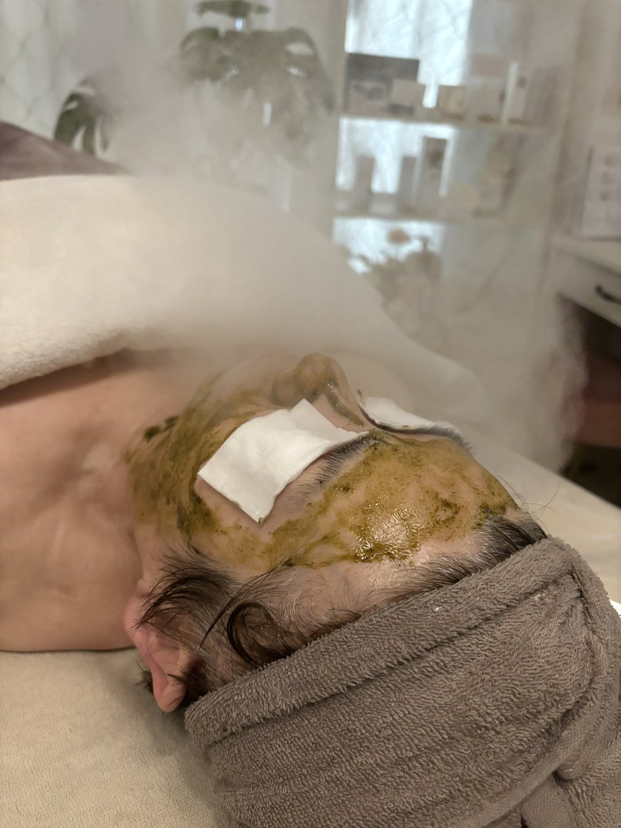 39_ceresol's tweet photo. 【肌が自ら“生まれ変わる”感覚。】

植物由来のハーブと、
再生医療でも注目されている“エクソソーム”を贅沢配合。
毛穴・ニキビ・乾燥・くすみ・ハリ不足…
どんなお悩みにもアプローチできる、
肌の土台から整える根本ケア🌿

ダウンタイム無し◎

#堺東エステ
#堺東ハーブピーリング https://t.co/zr2uH7vBpc