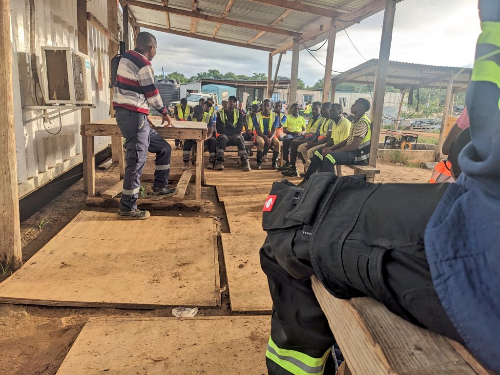 DadaConso's tweet image. We showed up today.. 👷🏿