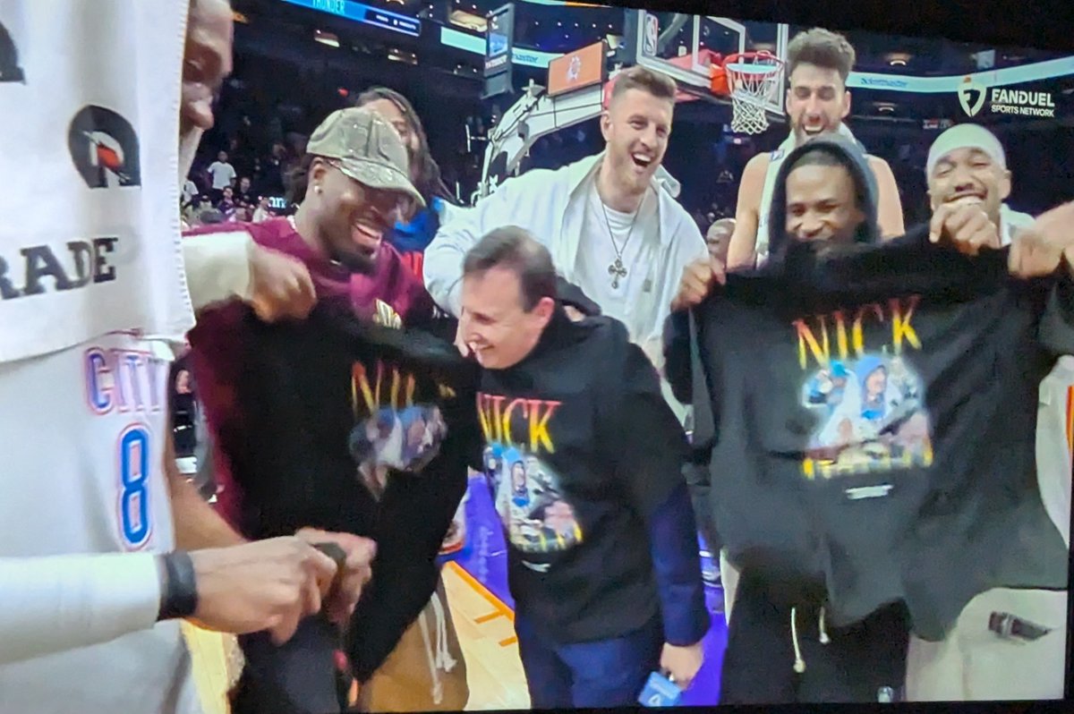 Meeshft's tweet photo. The Nick Gallo shirts 😭😭😭 I love this team https://t.co/gqpFAmkLTK
