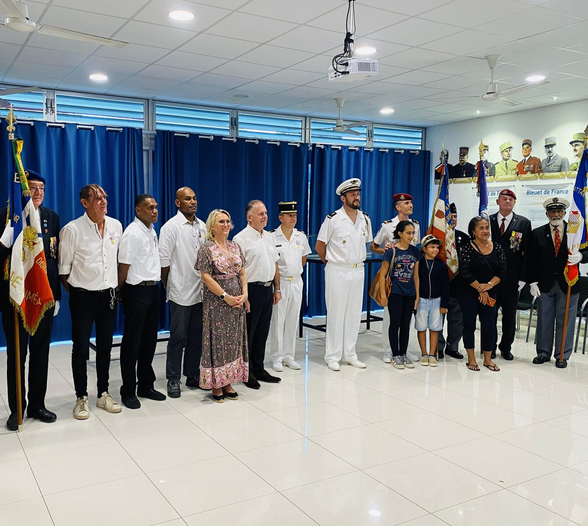 Dans la tempête, certains fuient. D'autres tiennent la barre, encaissent, protègent. Le 2 mai, Louis Le Franc quittera la #NouvelleCalédonie. Il aura été un homme debout durant les émeutes ultra violentes que nous avons subies. Un patriote. Un roc. Merci à lui. 🇫🇷 #LouisLeFranc