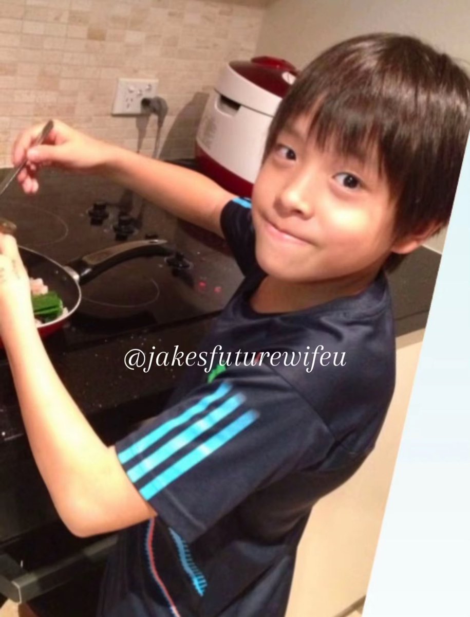 holdontightjake's tweet photo. 누가 스핀으로 아기이크 사진 제보해줌...
#JAKE #제이크

ㅜㅜㅁㅊ거아냐....너무그대로자랏어 내이쁜이... https://t.co/iHCYYHZs2x