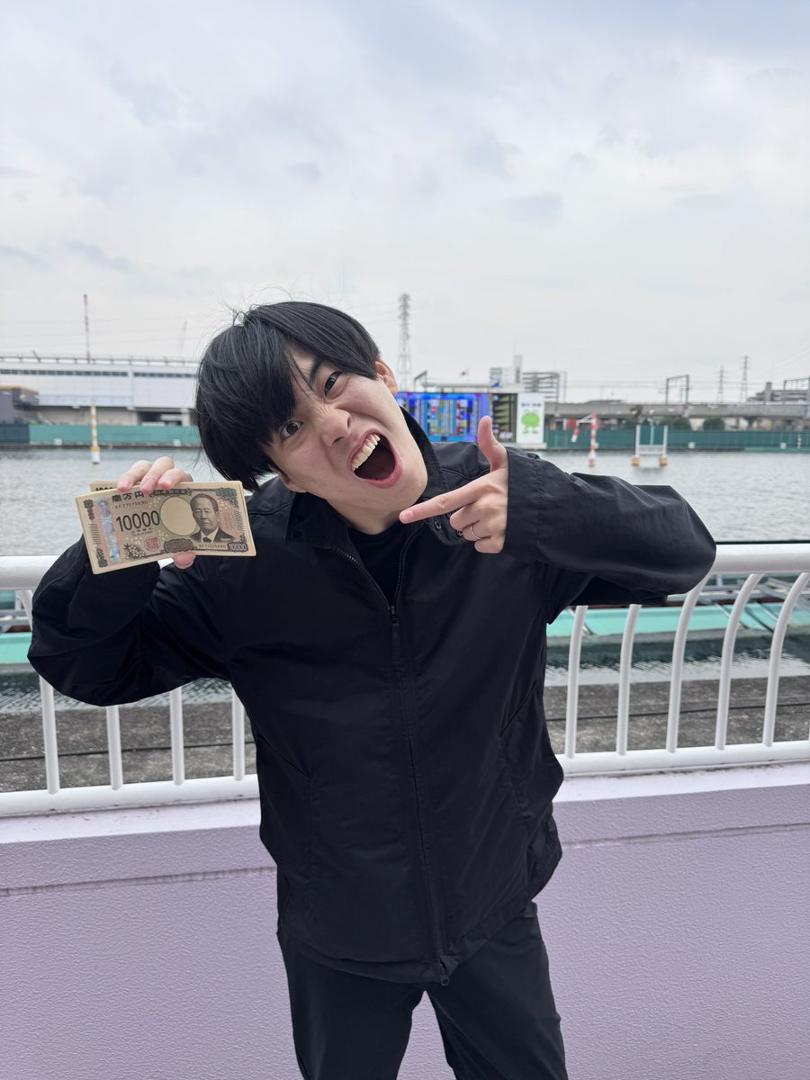 enu_nlh's tweet photo. 尼崎競艇。今日で人生を捲ります。 https://t.co/tMFBKvQh9z