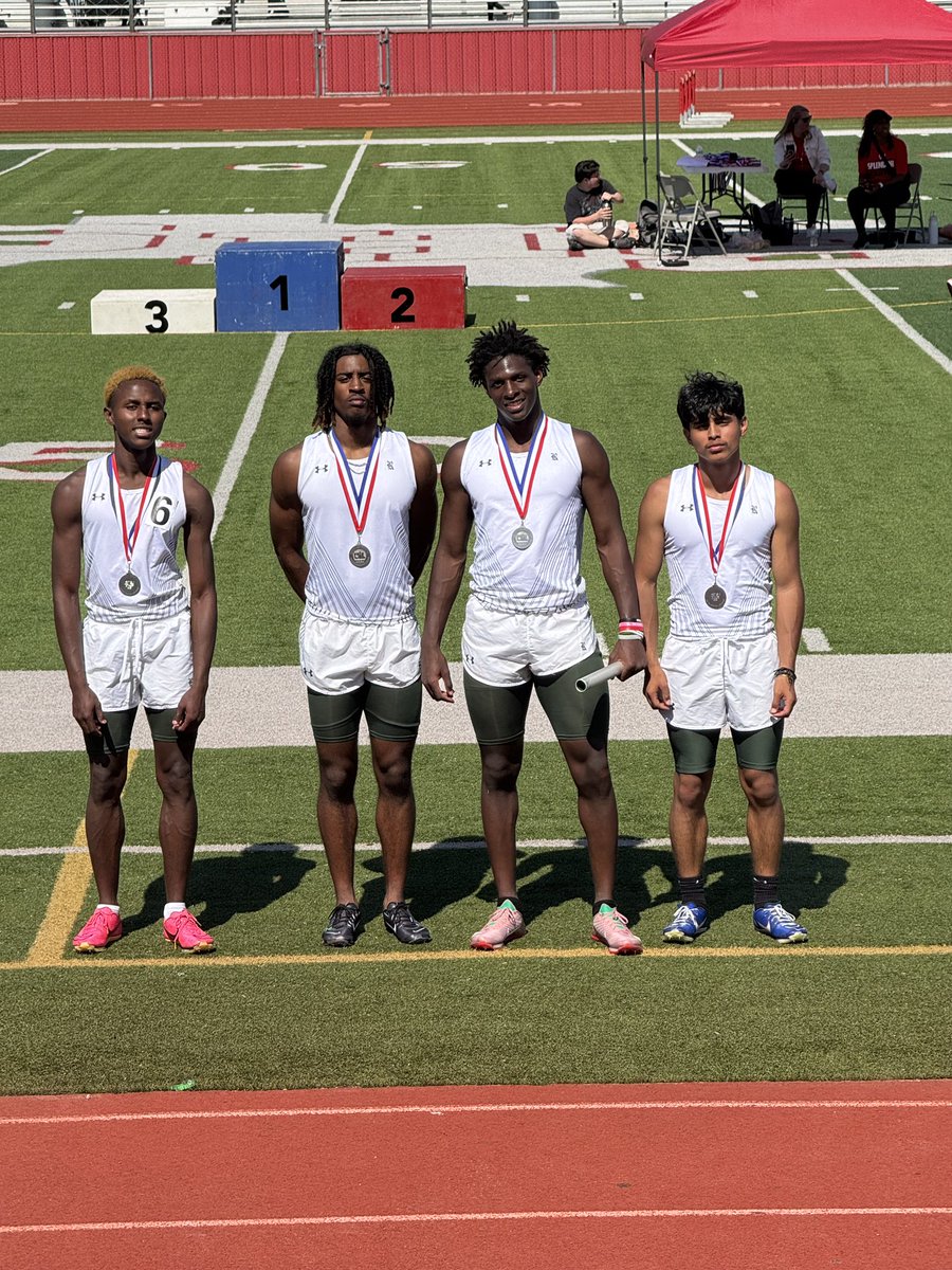 Caleb__Barrett's tweet photo. New 4x2 record as We advance into regionals
🥈-4x2
 4th-200m
#RLTW https://t.co/5ur7OPYQIm