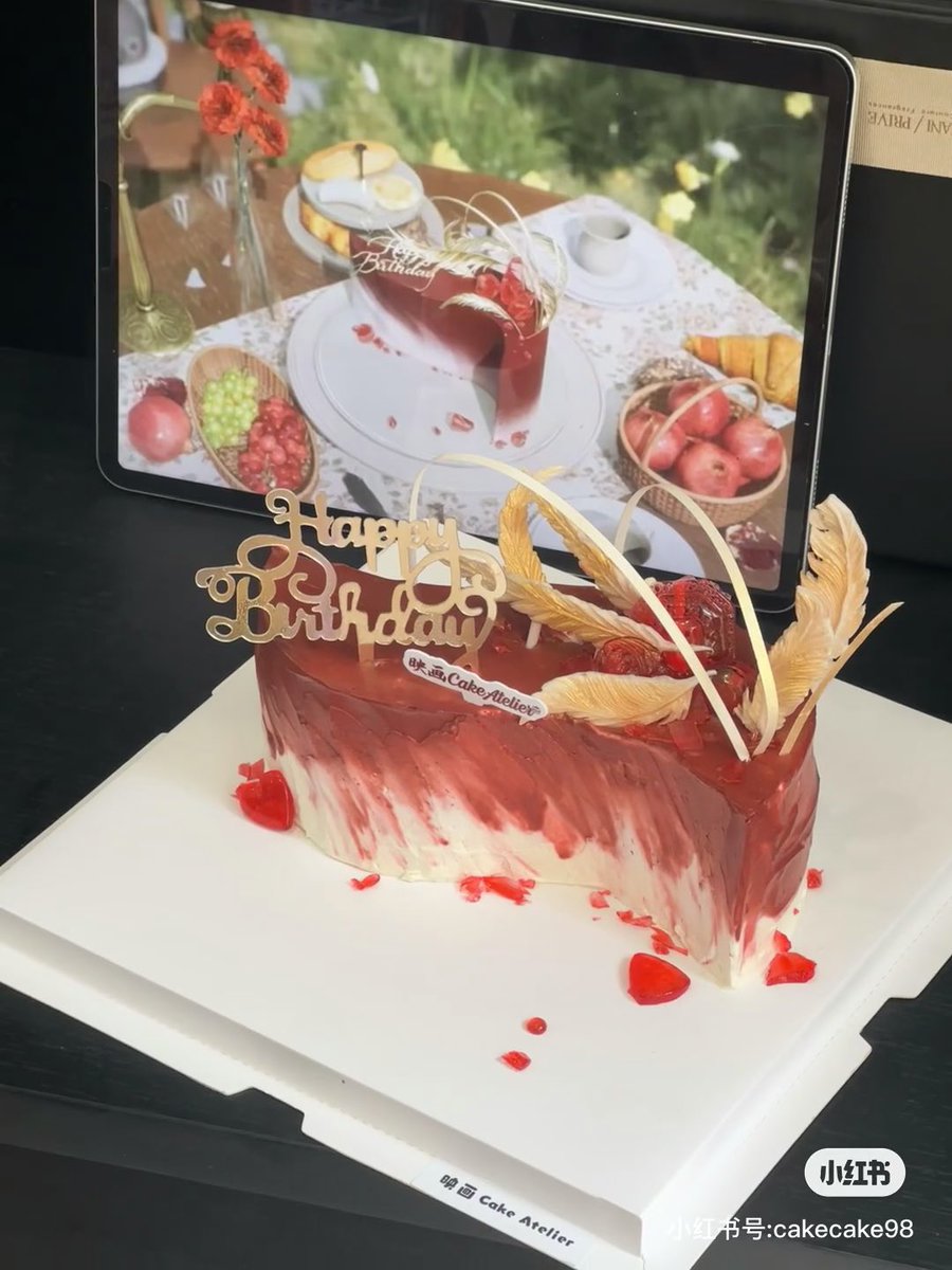 myqcxyz's tweet photo. hasnt even been 2 hours since his bday pv release and we already got cn girlies baking his cake https://t.co/7SQDu9vEzy