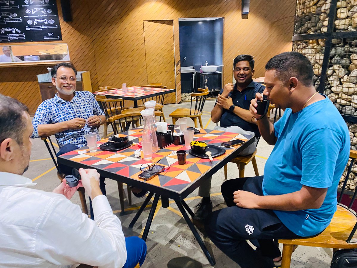 kumarmanish9's tweet image. Today, we celebrate 16 years of @eChaiVentures a community that existed before “startups” and “community” became buzzwords.

Big shoutout to @jatin10 &amp;amp; Kunal Patel, @techfected the original community builders who gave wings to countless startup ideas and founders ! 

From chai…