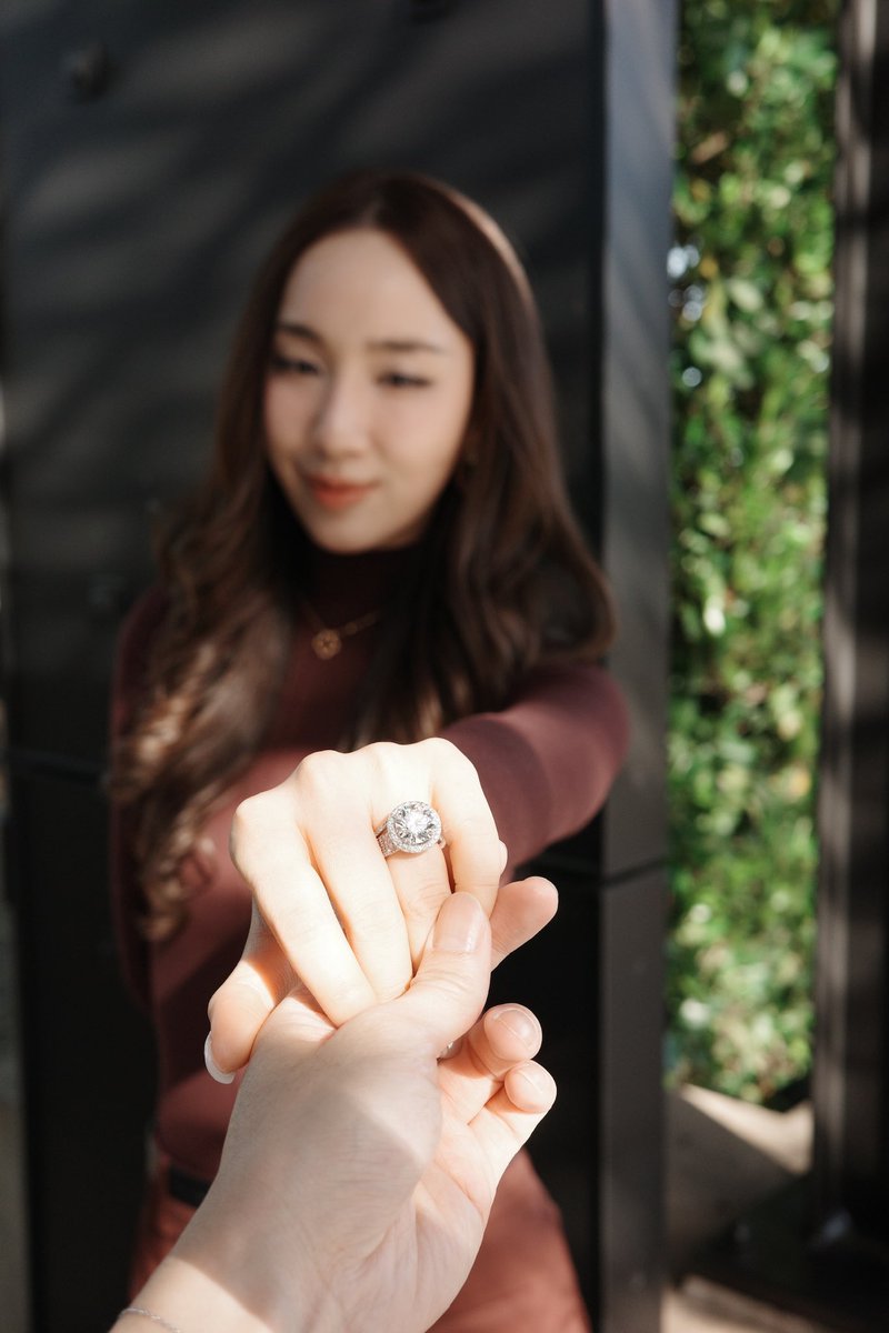 aye_sarunchana's tweet photo. I’m offcially engaged! hehe So excited to start this new chapter of my life with the one who holds my heart❤️ https://t.co/gE8FhIayOX
