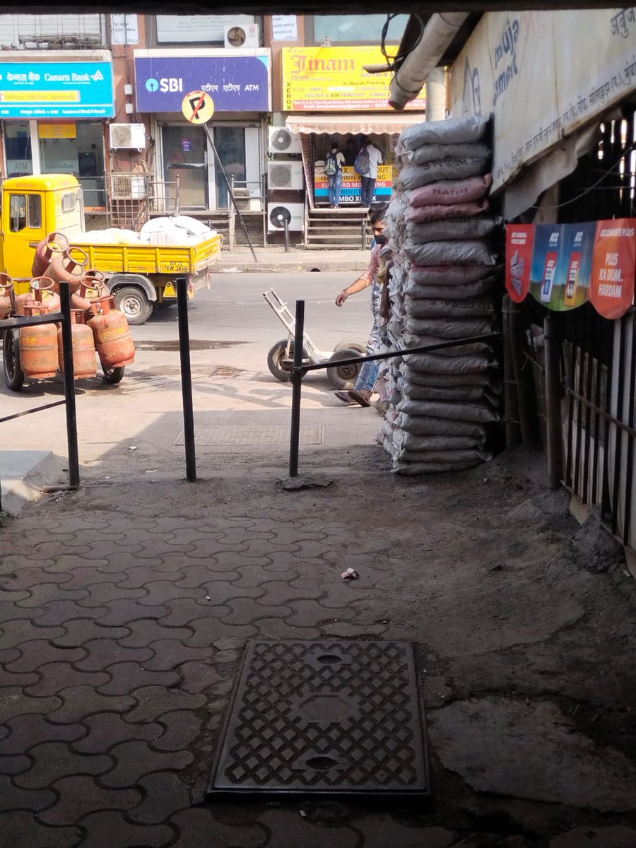 siten31's tweet photo. @mybmc @hwest Why BMC supporting This Illegal Cement Shop who is already Encroached 200 Sq Ft Otla And apart from that Simply Using Extra Space of footpath and building entrance by paying Rent to society penalised the Shop as well as society Commitee for this Nuisance. @ms_aftab https://t.co/U95kusVCwX