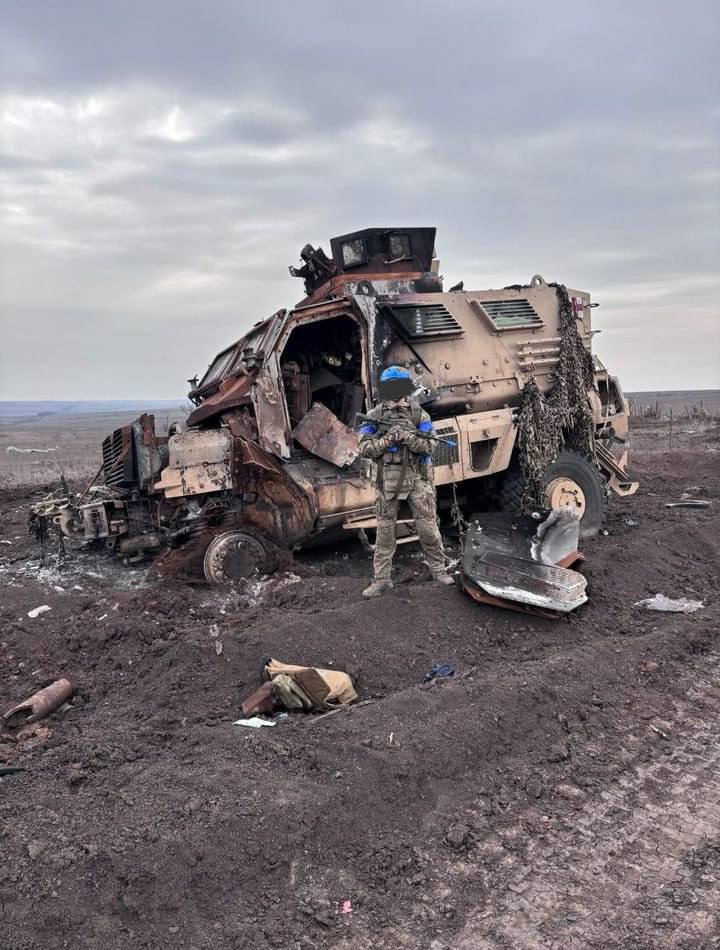 Rajendr67215893's tweet photo. The Ukrainian MRAP M1224 International MaxxPro of American manufacture destroyed near the settlement of Rabotino by the soldiers of the 291st Motorized Rifle Regiment of the Russian Armed Forces https://t.co/cVq2TQuN8d