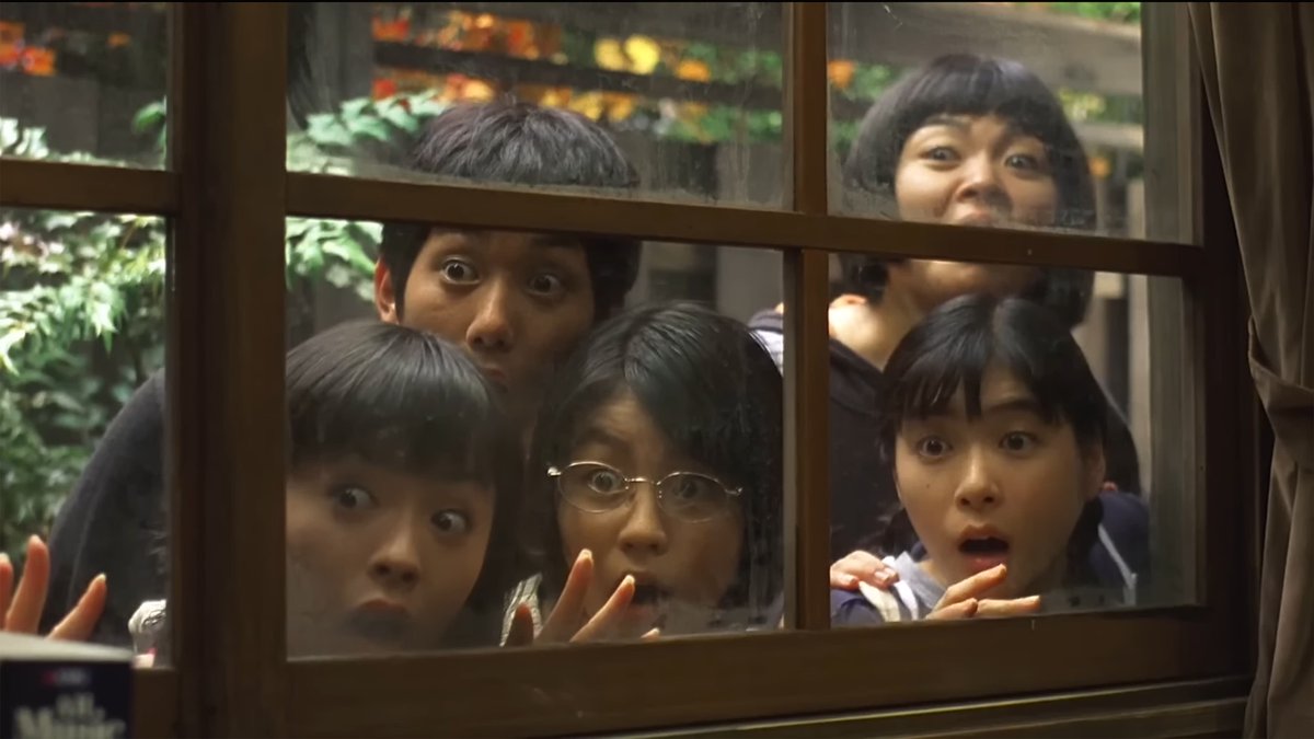 🌸 봄날의 영화 산책 – 다시 만난 일본 영화 🎷 <스윙걸즈>(야구치 시노부, 2004) 여름방학 보충수업을 듣고 있던 시골 마을의 여고생들이, 식중독에...