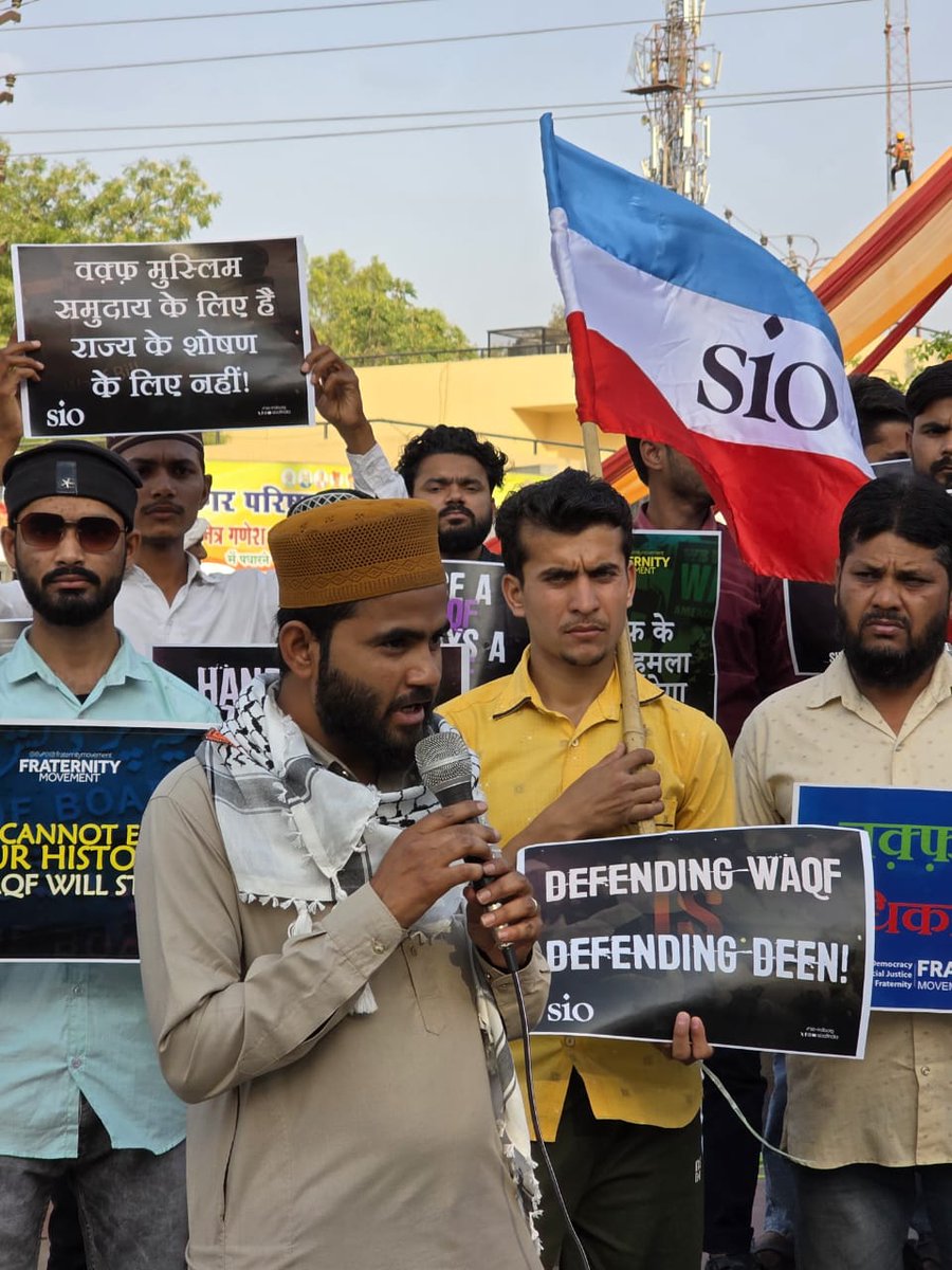 siorajasthan's tweet image. कल दिनांक 09 अप्रैल 2025 को मुस्लिम पर्सनल लॉ बोर्ड के आह्वान पर SIO इकाई सवाई माधोपुर और फ्रेटरनिटी मूवमेंट राजस्थान की ओर से वक़्फ एक्ट में किए गए परिवर्तनों के विरुद्ध अम्बेडकर सर्किल बज़रिया सवाईमाधोपुर पर एक विरोध प्रदर्शन आयोजित किया गया।
#RejectWaqfAct