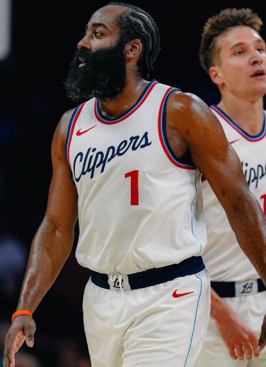 TheHoopCentral's tweet image. JAMES HARDEN TONIGHT:

35 POINTS 
10 ASSISTS 
3 REBOUNDS 
2 STEALS 
55% FG