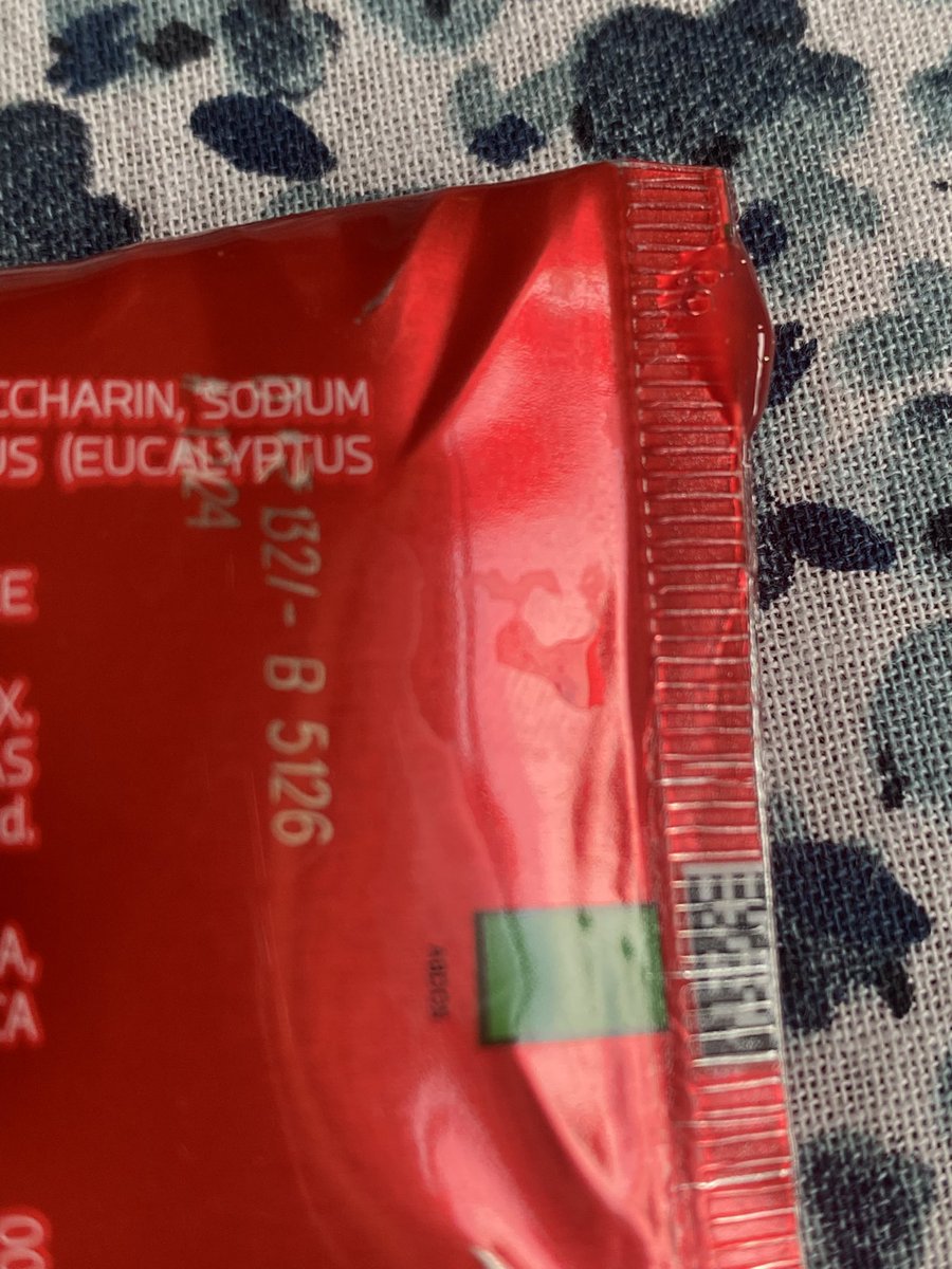 manishinani's tweet photo. @HUL_News disappointed that packing standards have dropped.. Newly opened paste has leak on the end of the tube. https://t.co/GMccDr36K2