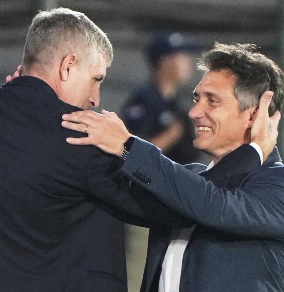 luisxeneizeeee's tweet photo. El titán y el mellizo 🥺💙💛💙 https://t.co/0GZohphQKe