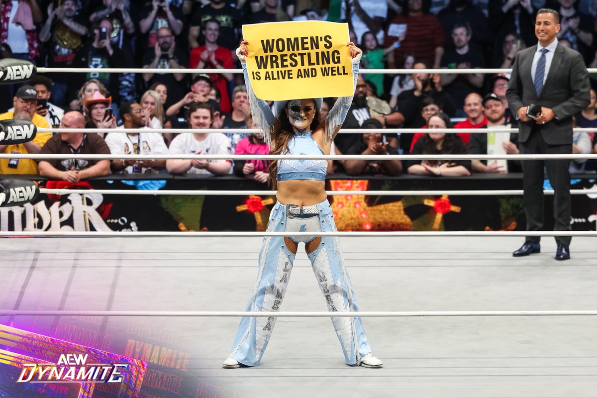 thunderrosa22's tweet photo. Win or lose I know womens wrestling is alive and well! #hearthethunder #lameramera https://t.co/bX286BbGW7