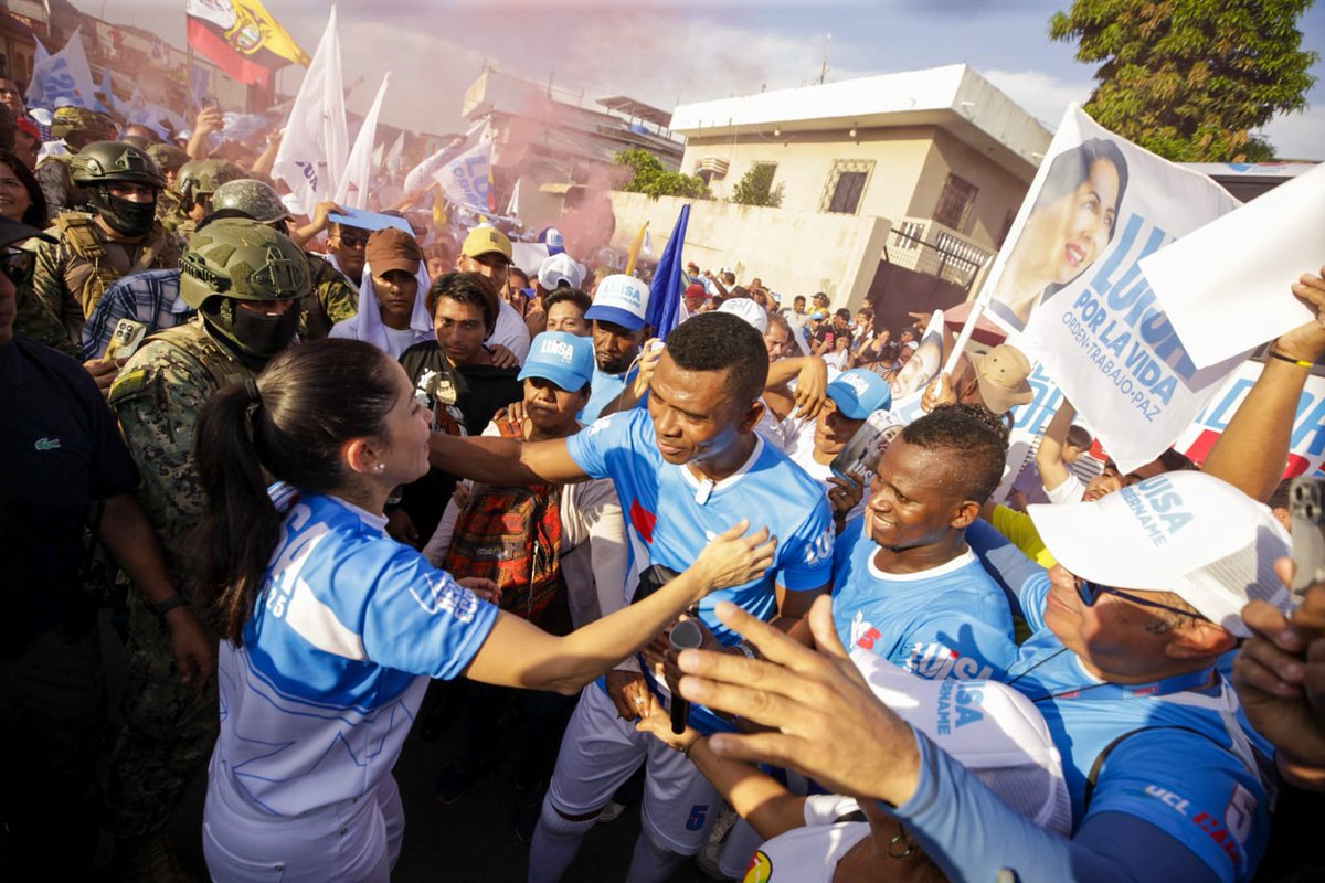 embdelcambioec's tweet photo. Los Embajadores del Cambio acompañan a la  futura Presidenta de Ecuador Ab Luisa González  en una caminata por  la paz en el sur de Guayaquil.

Ante la creciente ola de violencia que afecta a nuestro país, los Embajadores del Cambio elevamos un enérgico llamado por la paz. https://t.co/hBZJhi1mlb