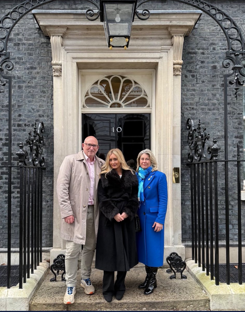 KatieAmess's tweet image. I will keep knocking on this door until I get the answers my dad deserves 🇬🇧 #justiceforsirdavid