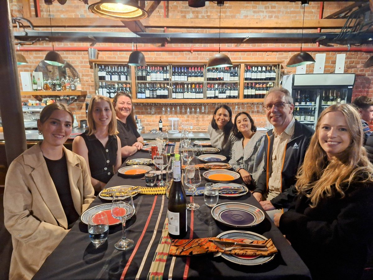 HumGen_UCT's tweet image. Our Retina group with visiting guests from @Radboud_Uni
The Ophthalmic Genetics course with Prof Frans Cremers and Ms Lara Holtes is a balance of lectures, workshops and journal clubs, with our students having an opportunity for feedback on their projects and presentations