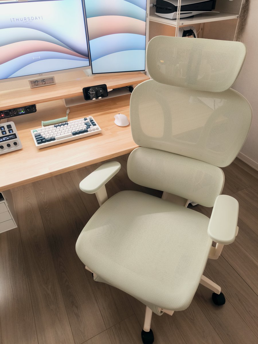 ryo_desk's tweet image. @FlexiSpot_JP 様よりオフィスチェア「C7 Lite(アボカドグリーン)」をご提供いただきました！🌟
淡色好きにはたまらない、ベージュ×パステルグリーンの組み合わせが可愛すぎる🤍💚

そして魅力は見た目だけではなく機能性も！
特に感動したのが、座面とアームレストの調整機能の豊富さ。…