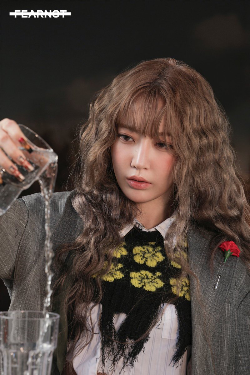 LE SSERAFIM 5th Mini Album 'HOT' Behind Photo for FEARNOT 1