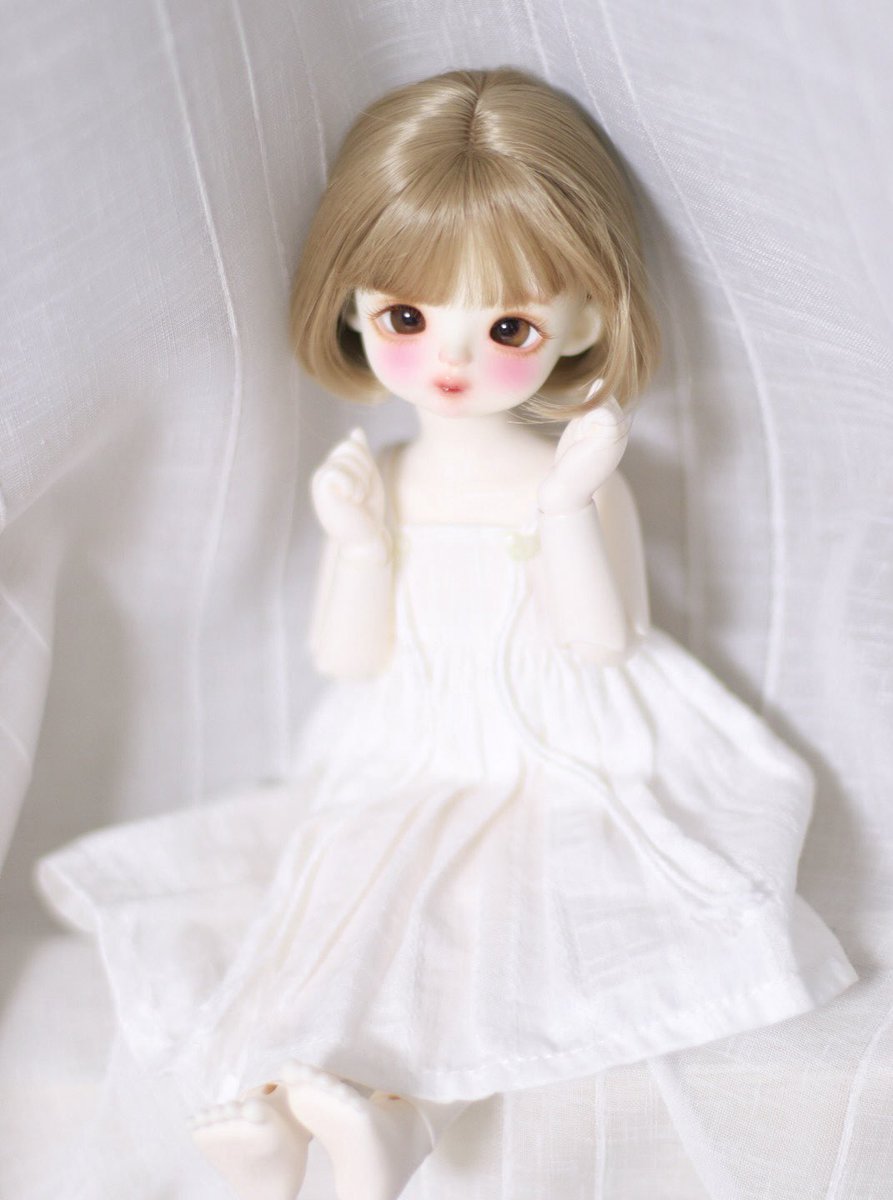 /)_/)
{ ,,· ·,,}  ~ 🤍
/づ   \ly..