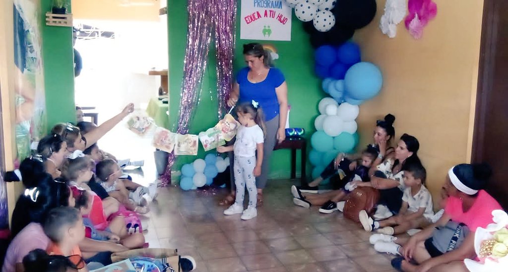 Hoy rendimos homenaje a una obra de la Revolución Cubana, que transformó para siempre el cuidado infantil en nuestro país. Los Círculos Infantiles, fundados hace 64 años, son un símbolo del compromiso con la infancia y el desarrollo integral de nuestras futuras generaciones.