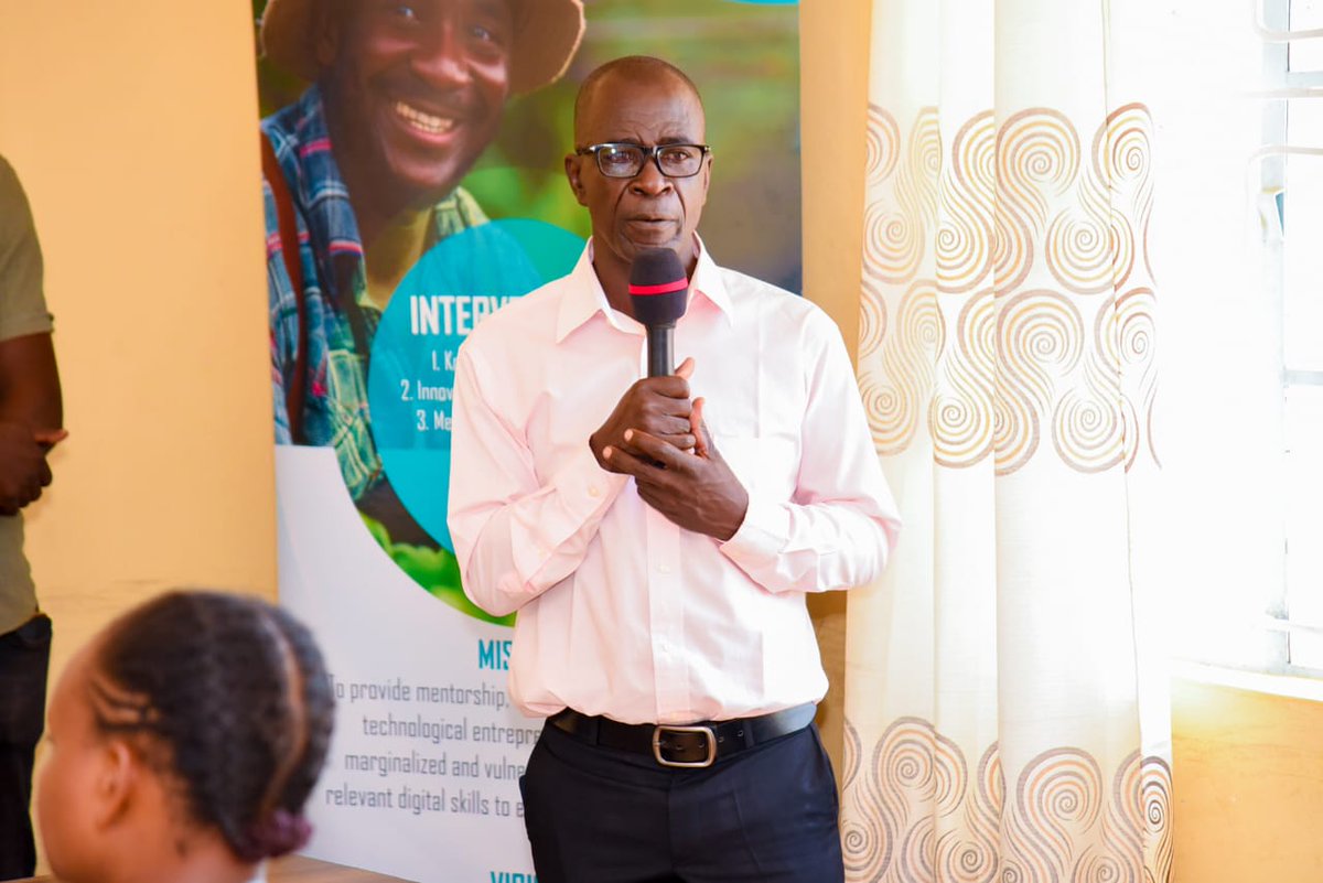 miss_dipendent's tweet image. The journey toward digital inclusion begins with one click, one lesson, one empowered citizen. This is what “Strengthening Digital Communities” is all about. @KICTANet @UKinKenya #DigitalAccessProgramme.