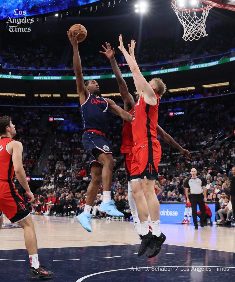 alschaben's tweet photo. Ivica Zubac delivers first triple-double as playoff-focused Clippers beat Rockets #clippers @latimessports @latimesphotos https://t.co/Sx9GF2TeMV https://t.co/ROl8Ug3aGe