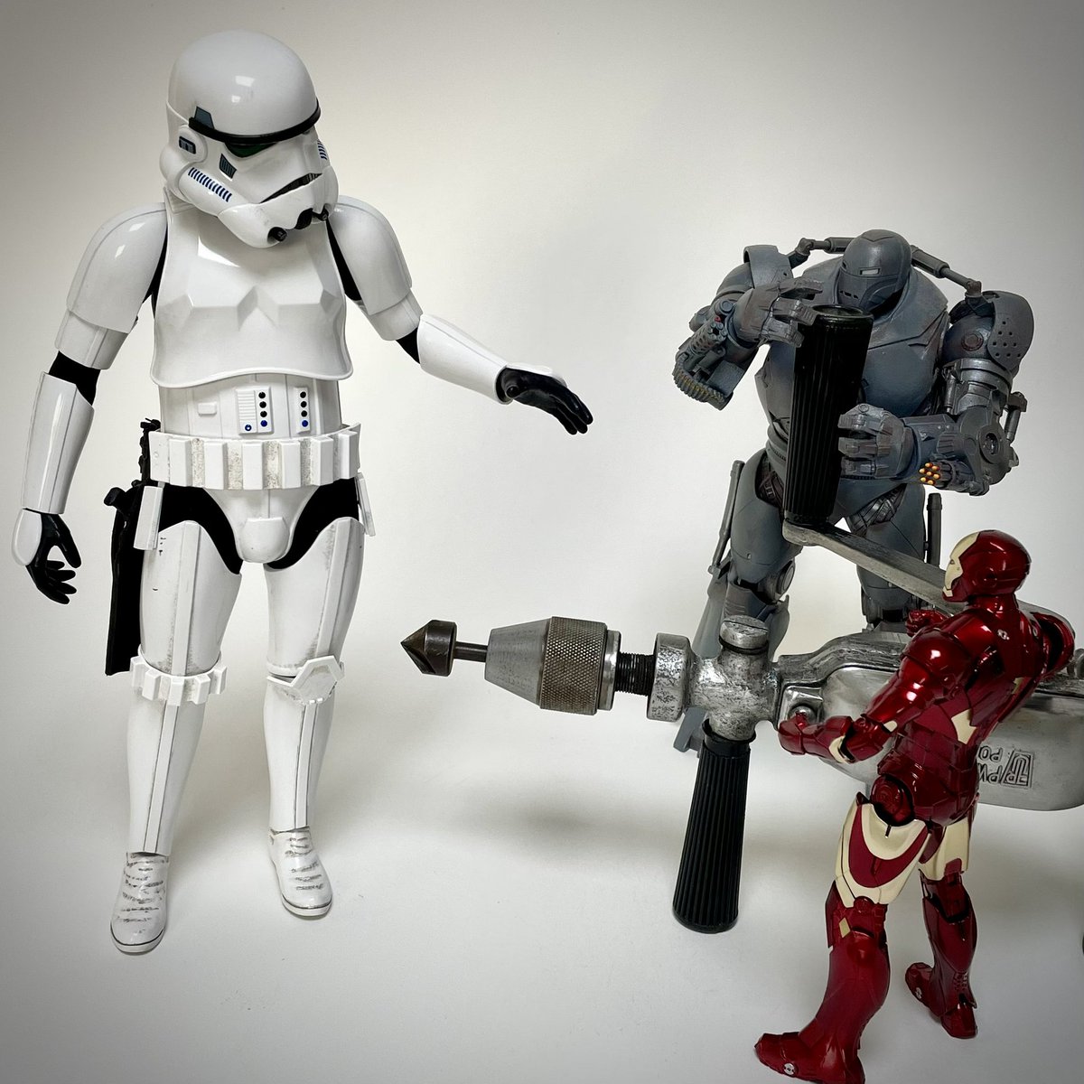 anthoatana's tweet photo. Le retour de manivelle et de ses potes Iron #ironman #monger #marvel #stormtrooper #starwars #Disney #hottoys #toystagram #toystory #toyphotography #actionfigures https://t.co/btMWsqKa7w