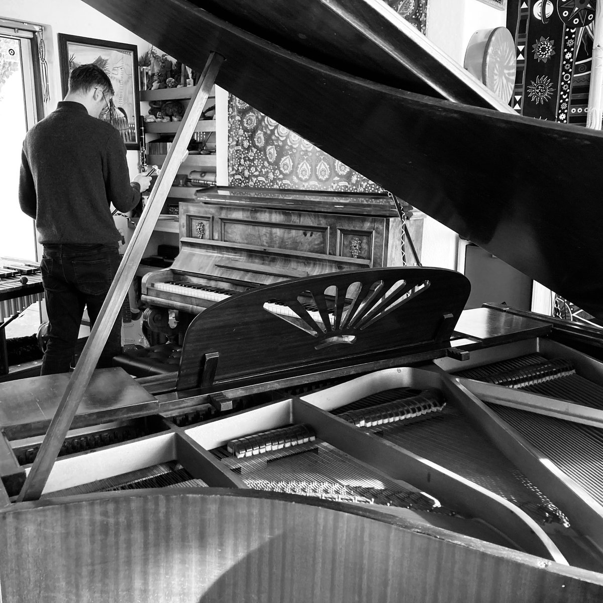 Anni61Hogan's tweet photo. The ceremony is about to begin
#downwards #studioblue #recording #recordingstudio #recordingengineer #newpiano #1930s #1880s #newmics
#newmusic  #boomkat https://t.co/FXSfMHjy4x