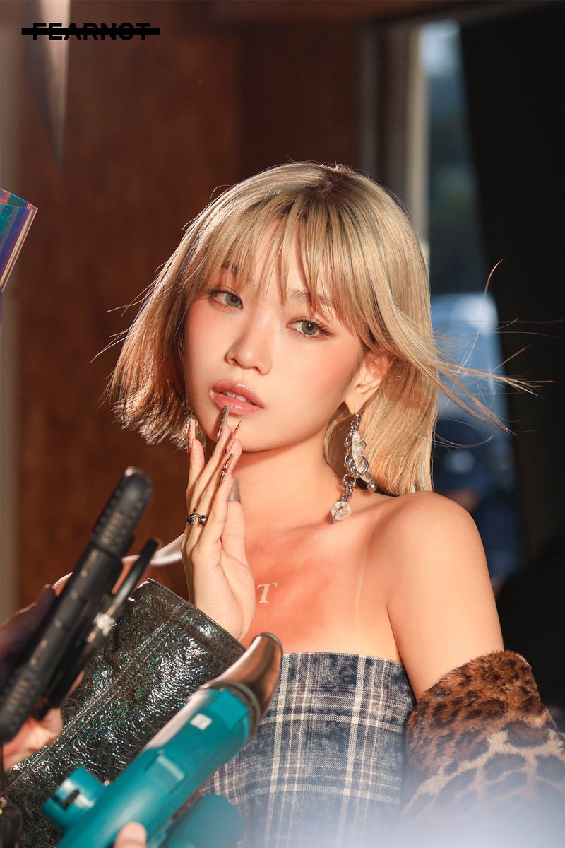 kim chaewon pics tweet media