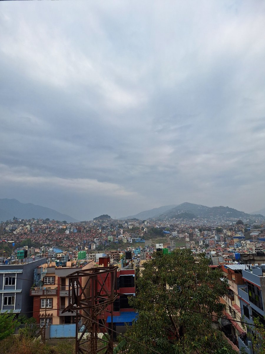 itspratisha's tweet photo. आकाशै गर्जिदै पानी पर्यो, हल्का राहतको आशा
हामीले के सक्थ्यौ र? 
सधैं भगवान भरोसा।  
।जय होस्।🙏

#Kathmandu #KathmanduRain #KathmanduPollution #BREATHE https://t.co/SBl3yAq3UT