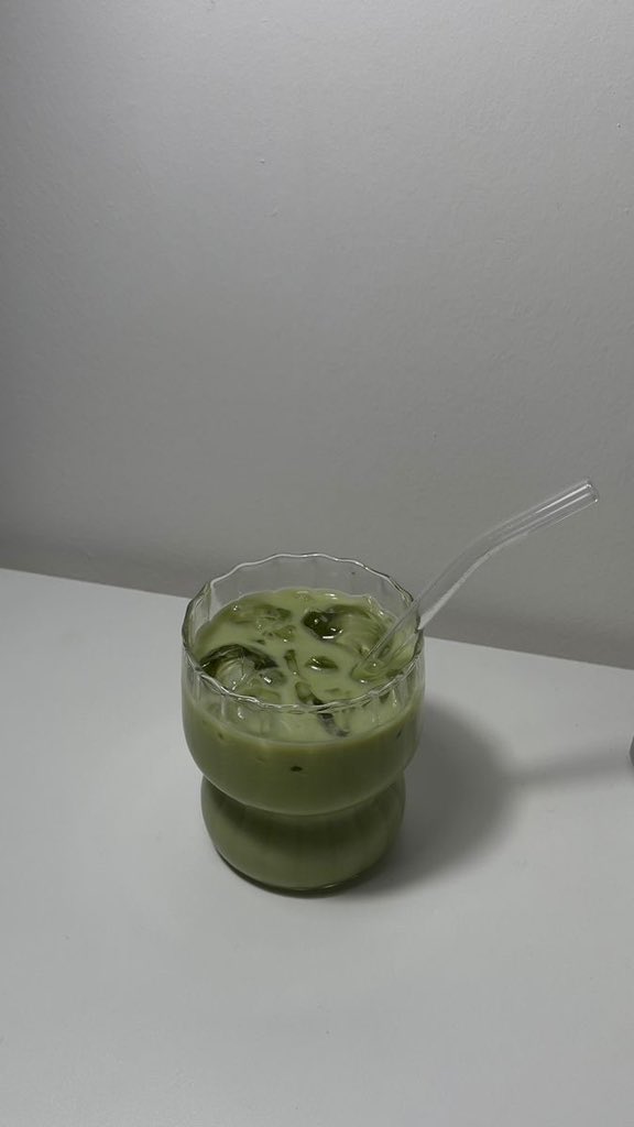 اللين بالين والود بالود ،والبادي باللطف تهواه الروح💕