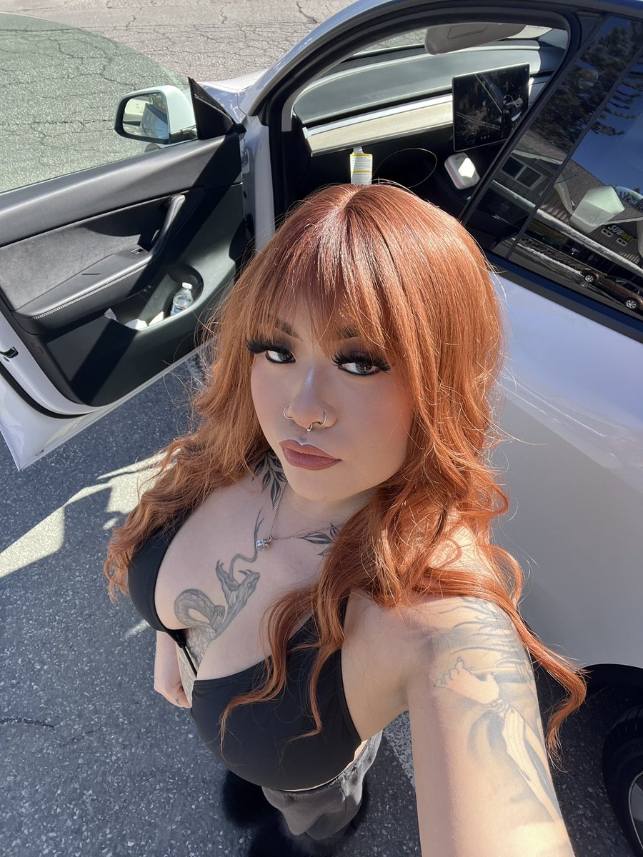 xoxoqueensky's tweet photo. i love how i completely forget about u losers and then i post one pic and my wallet gets stacked https://t.co/4H6XlyPZhi