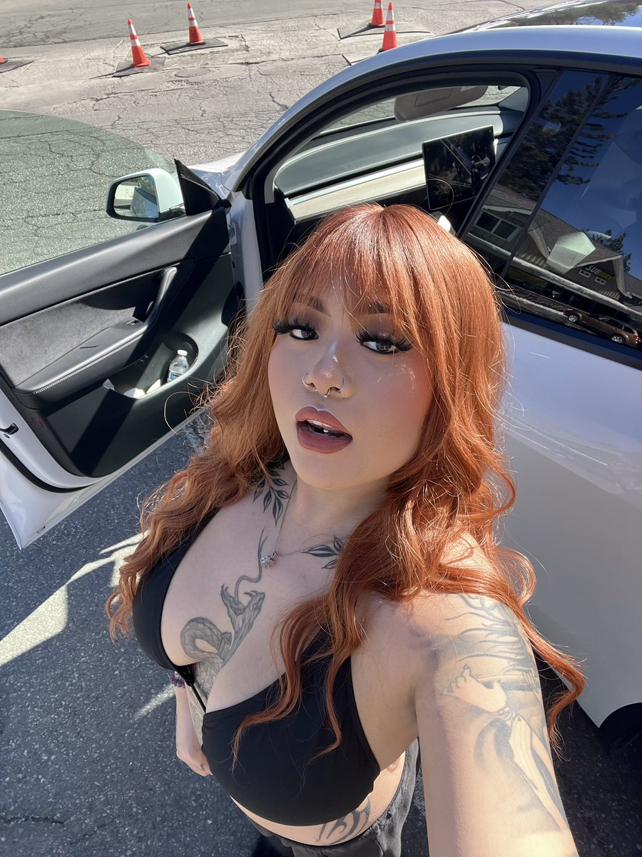 xoxoqueensky's tweet photo. i love how i completely forget about u losers and then i post one pic and my wallet gets stacked https://t.co/4H6XlyPZhi