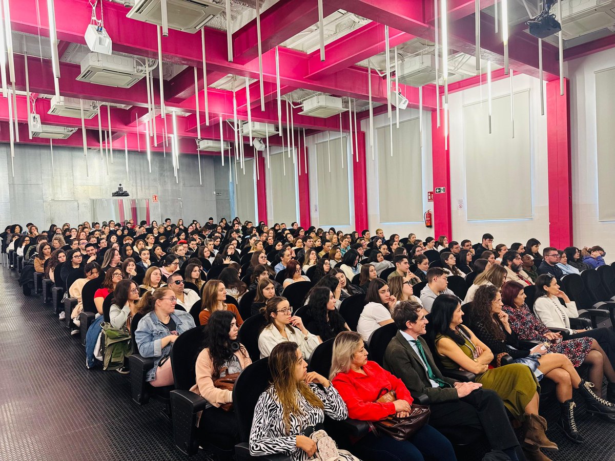 health_sherlock's tweet photo. Lleno hasta la bandera ayer en #Lorca para hablar de antibióticos, enfermedades emergentes y otros temas sanitarios en las jornadas organizadas por la cátedra Poncemar.
Todos juntos contra las super bacterias!
 @UMU
@UMUdivulga @colvetmur @AEMPSGOB https://t.co/CHQBt5PibA