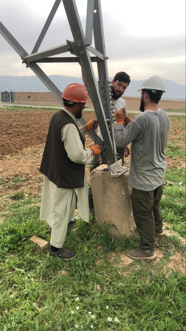 kundozBreshna's tweet photo. د کندز په علي‌ آباد ولسوالۍ کې د 220kV برېښنايي پایې تخنیکي ترمیم ترسره شو !

د کندز حوزوي برېښنا ریاست تخنیکي ټیمونو له لورې، د علي‌ آباد ولسوالۍ د خېلي ګدا په سیمه کې د 220KV انتقالي برېښنا د ۳۲۷مې پایې غلا شوي نټونه او جاین پلېټونه بېرته نصب شول. https://t.co/wevyKpP2tn