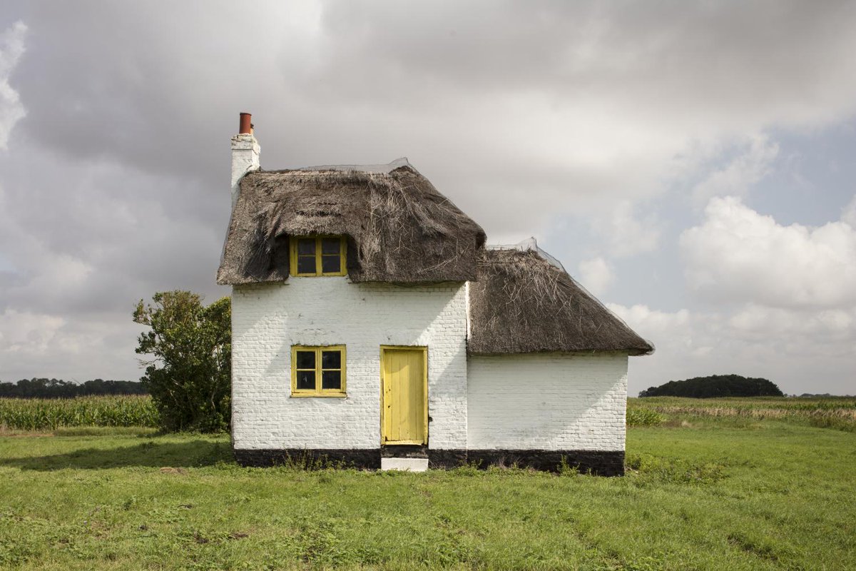 Have you seen this cottage on your travels? 💛

Built around 1750, Canary Cottage at Knarr Farm near Peterborough in Cambridgeshire is a rare surviving example of a mid-18th century fenland cottage.